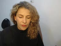 I consider myself an authentic, feminine, and very curious person. I enjoy conversation and creating a real connection with those who visit me.
I love sensuality, the playful glances, and the complicity that arises when two people dare to enjoy the moment. Here you