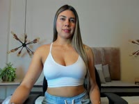 I am that fantasy that comes alive when the lights go out and the camera turns on. For many, I am a company, desire, mystery and complicity. But for me, each visit is an opportunity to connect, play, talk and explore everything you imagine ... or you still don