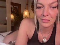 hi chickennugget ,am cyberchickie aka maria, am always in for a naughty and horny conversation and love attention and of course sex, do you want to know more? come and ask me quickly  xx from this chickie