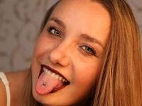 topless webcamgirl BelleCox