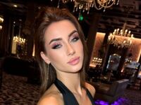 camwhore masturbating with sextoy Minnie