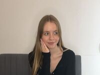 camslut masturbating AbigailLee