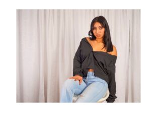 hot cam girl masturbating with sextoy AngelesQueens