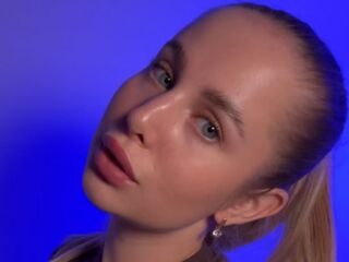 naughty camgirl fingering shaved pussy AnnelleToulson