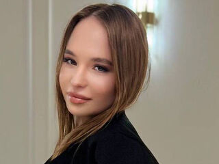beautiful girlcam BereniceAment