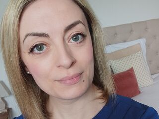 camwhore spreading pussy BiancaLuxe