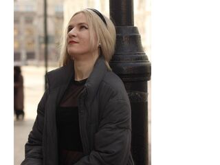 jasmin adult cam CarinGoodwin