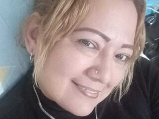 camslut showing pussy ClauDaniels