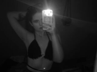 camwhore masturbating with sextoy DoloresHuesing