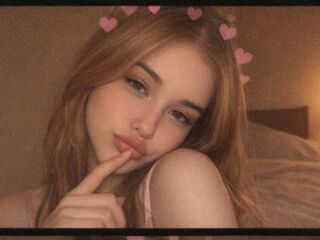 girl topless ElaraWinslow