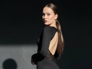 camgirl playing with sex toy EmilyGiffin