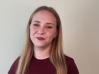 camwhore masturbating with dildo EugeniaDaily
