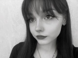 topless camgirl EvelynnCaillouet