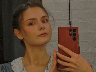 camslut fingering shaved pussy HelenaBerkheimer