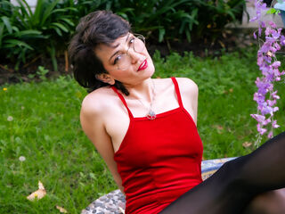 camgirl masturbating with sextoy IveteDurand