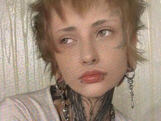 camgirl playing with dildo JulianeVerdier