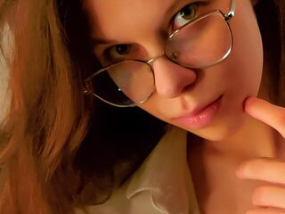 camgirl fingering shaved pussy JulinaGoroven
