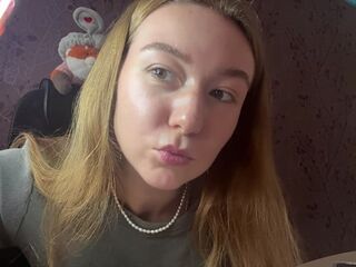 camwhore masturbating with sextoy KayeEliasen