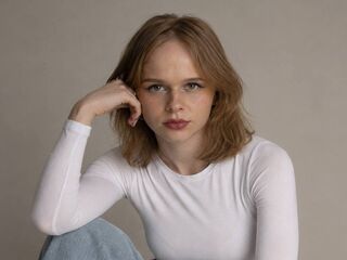 camgirl playing with sex toy KayleenElms