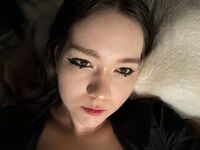 hot cam girl fingering shaved pussy KendalChalet