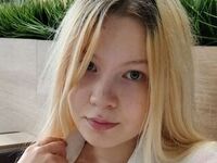 naughty cam girl fingering shaved pussy KendraBliss