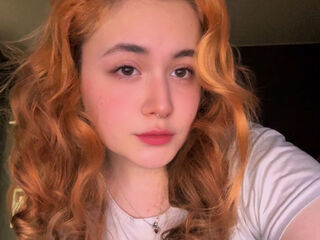 camgirl playing with vibrator LiliPlishi