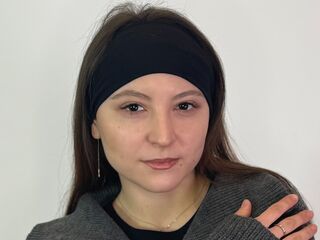 camslut showing tits LuzJeantet