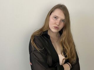cam girl playing with vibrator MadalineMosman