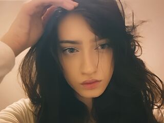 camslut showing tits MaddieSunflower