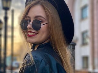 fingering girl webcam  MaiaOshman