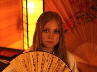 cam girl showing tits MandiKressierer