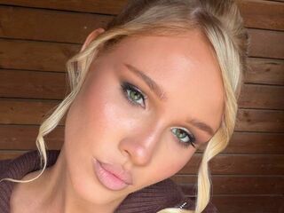 camgirl webcam NishaDegregorio