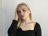 camgirl masturbating with dildo PaulinePedrotti