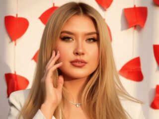 hot cam girl masturbating with vibrator RaisaMihaila