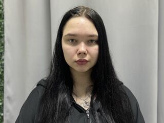 camgirl playing with vibrator RosaMartines