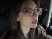 camgirl playing with vibrator SisMiora