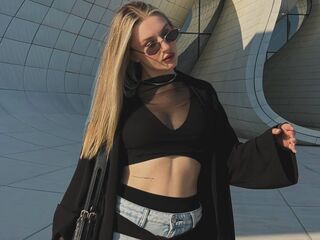 cam girl showing tits SuzieGlimp