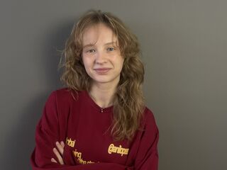 live webcam performer WinnifredMckowen
